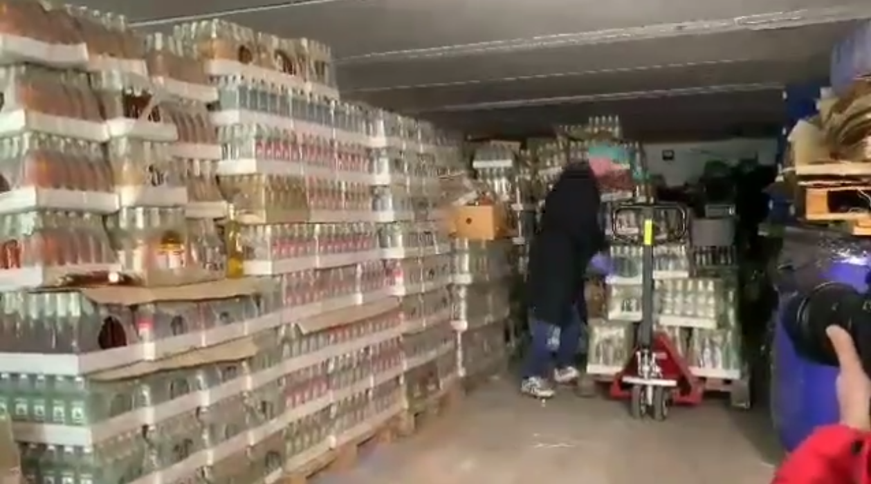 Во Львове утилизировали 37 000 бутылок алкоголя