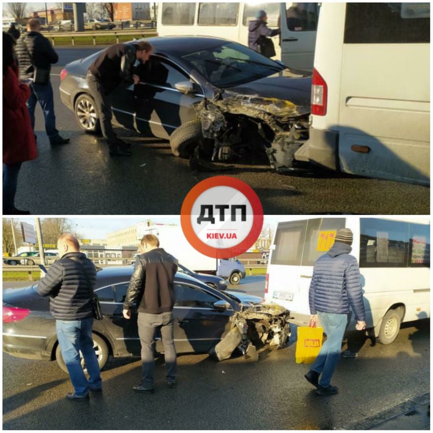 В Киеве на Окружной автомобиль протаранил маршрутку: есть пострадавшие