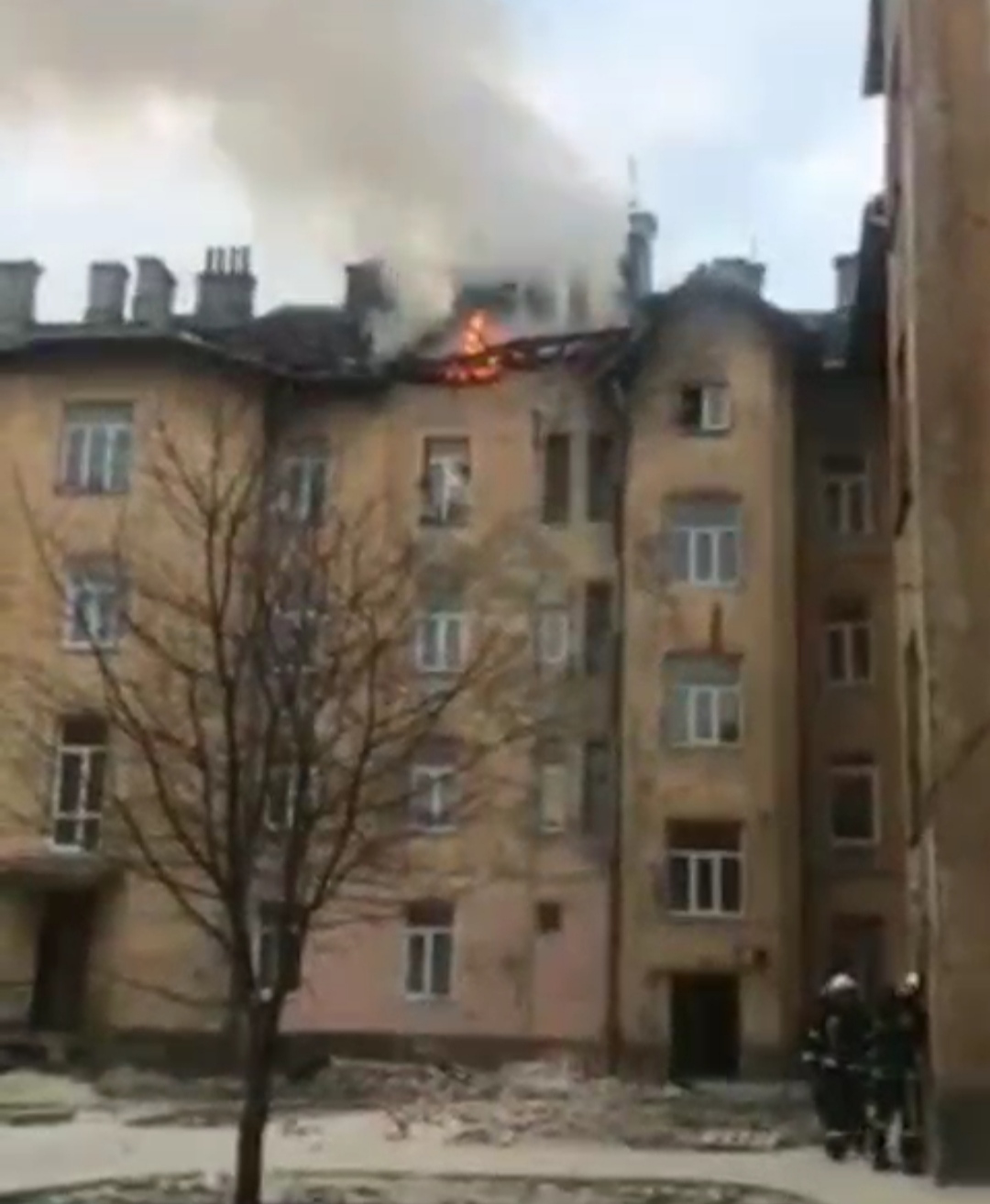 В житловому будинку у Львові вибухнув газ та сталася пожежа