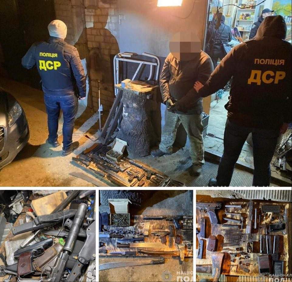 У Києві чоловік зберігав у гаражі арсенал зброї та боєприпасів