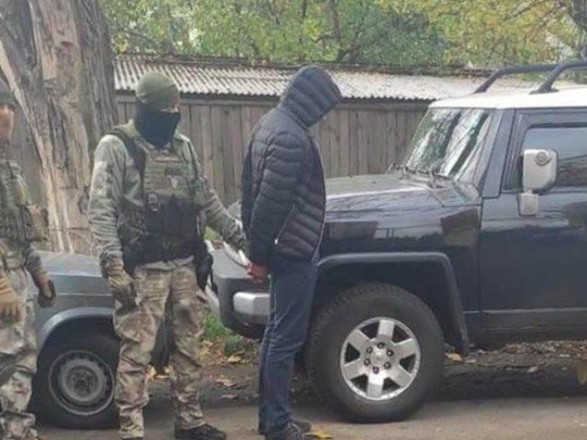 Жителям Одещини оголосили про підозру за викрадення елітних позашляховиків у Кропивницькому