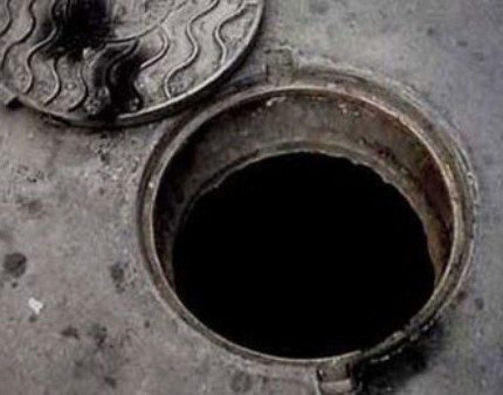 На Харківщині у каналізаційній ямі виявили труп людини