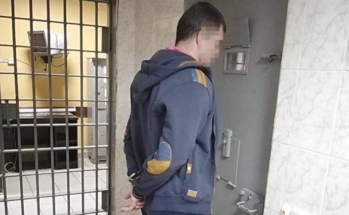 Чоловіка відправили під домашній арешт за напад на журналістів у Гідропарку