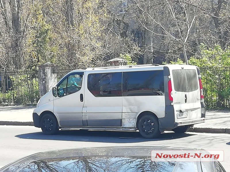 В Николаеве автомобиль главного санврача Украины врезался в микроавтобус журналистов