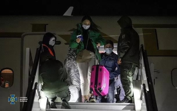 В Киев из ОАЭ прибыл самолет с 113 Украинские и медицинским грузом на борту