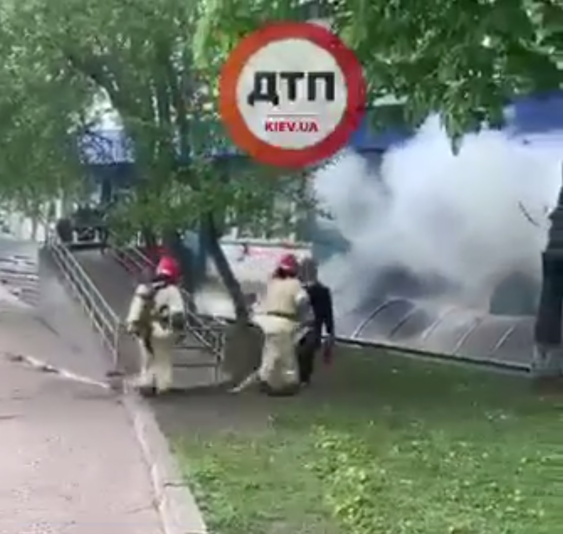 В Киеве на Печерске произошел серьезный пожар в здании МВС