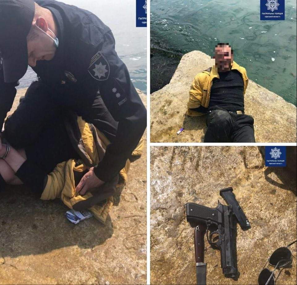 У Одесі чоловік незаконно проник на затонуле судно, погрожував зброєю та чинив опір поліцейським