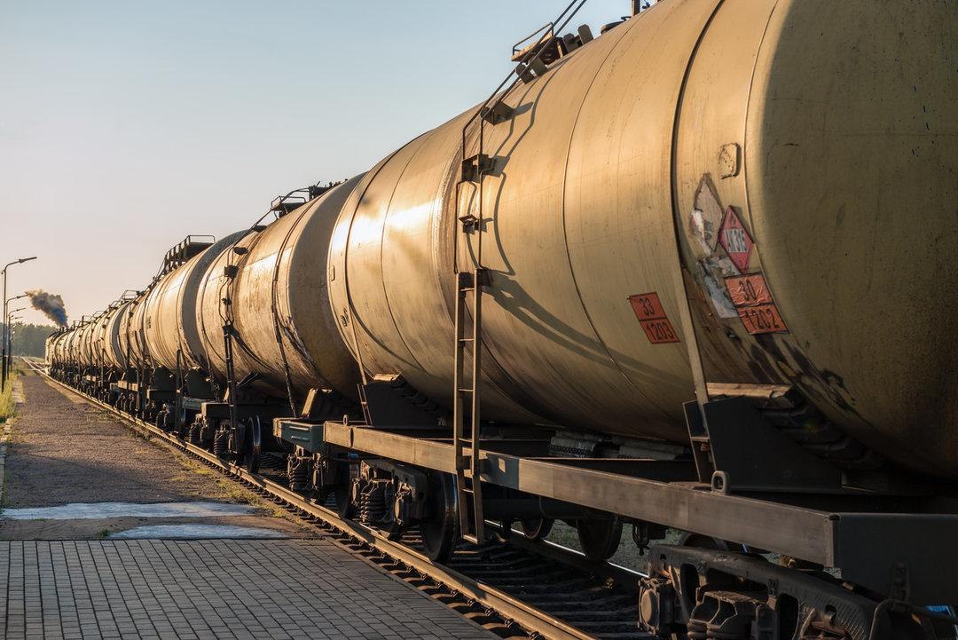 Украина стала снова импортировать российский бензин
