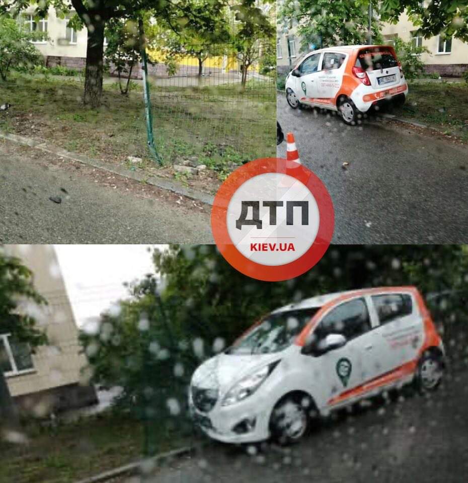 В Киеве на улице Ольжича произошло ДТП: автомобиль не вписался в поворот и врезался в забор
