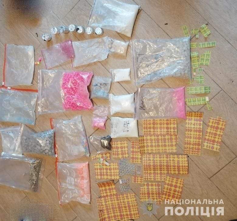 У Києві поліцейські припинили діяльність інтернет-магазину з продажу наркотиків