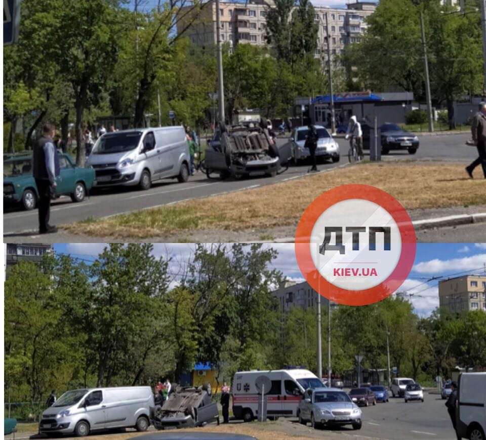 В Киеве на проспекте Лесном произошло ДТП с опрокидыванием