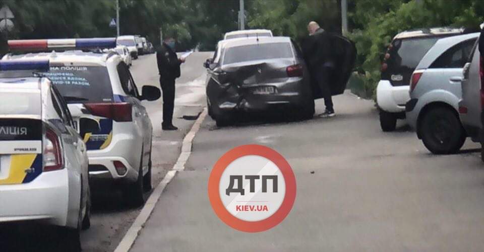ДТП в Киеве на улице Фучика - неизвестный протаранил Citroen, который врезался в Ford