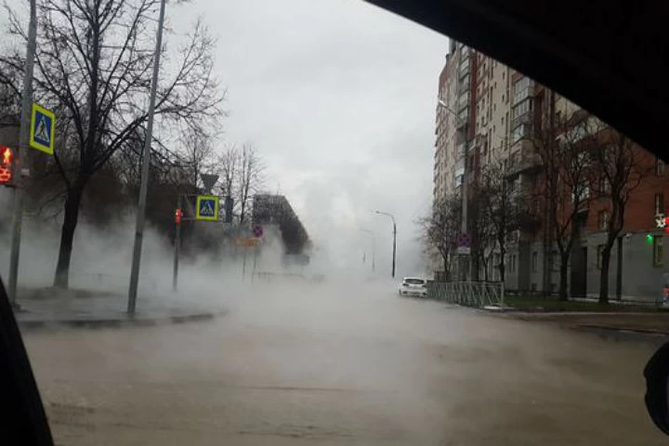 Горячий источник в Киеве на ул. Подвысоцкого – прорвало канализационную трубу