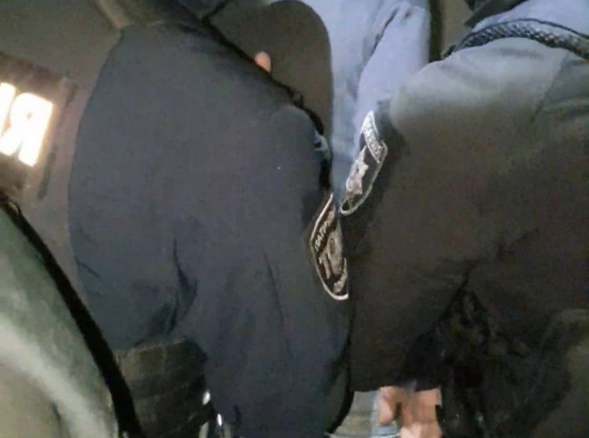 У Києві мати виявила в під’їзді мертвого сина, якого вбив власний батько