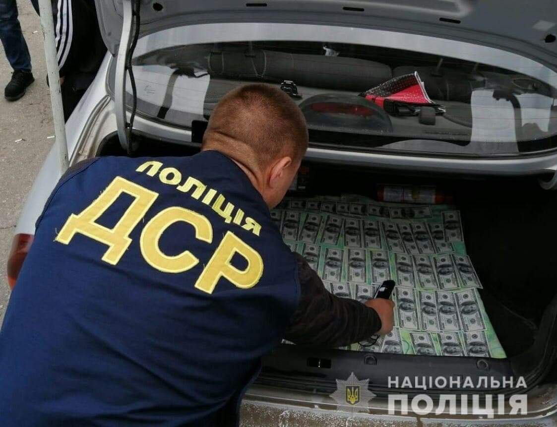 На Кіровоградщині сільський голова вимагав 14 тисяч доларів США хабаря