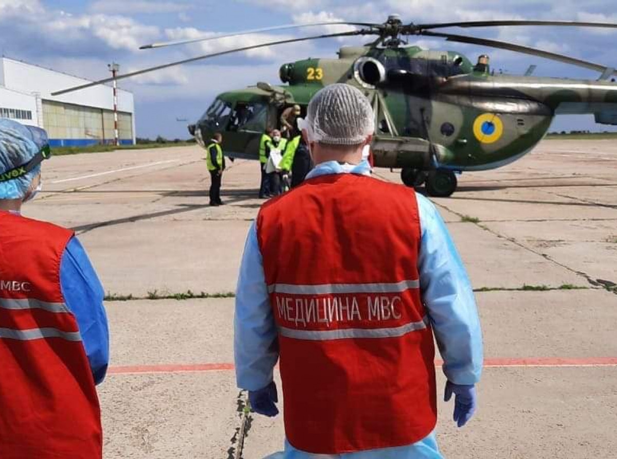 Поліцейських, які постраждали внаслідок підриву міни на Луганщині, госпіталізовано гвинтокрилом НГУ в лікарню Мечникова у Дніпрі