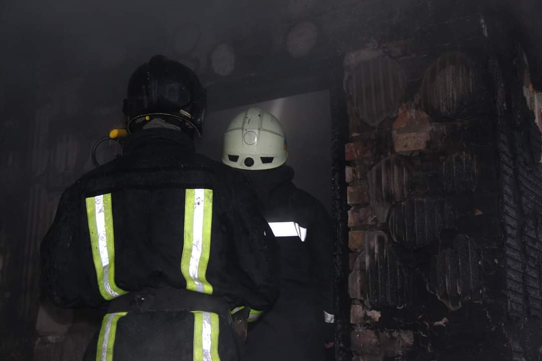 Пожежа у Києві на вулиці Каменярів - горів приватний житловий будинок