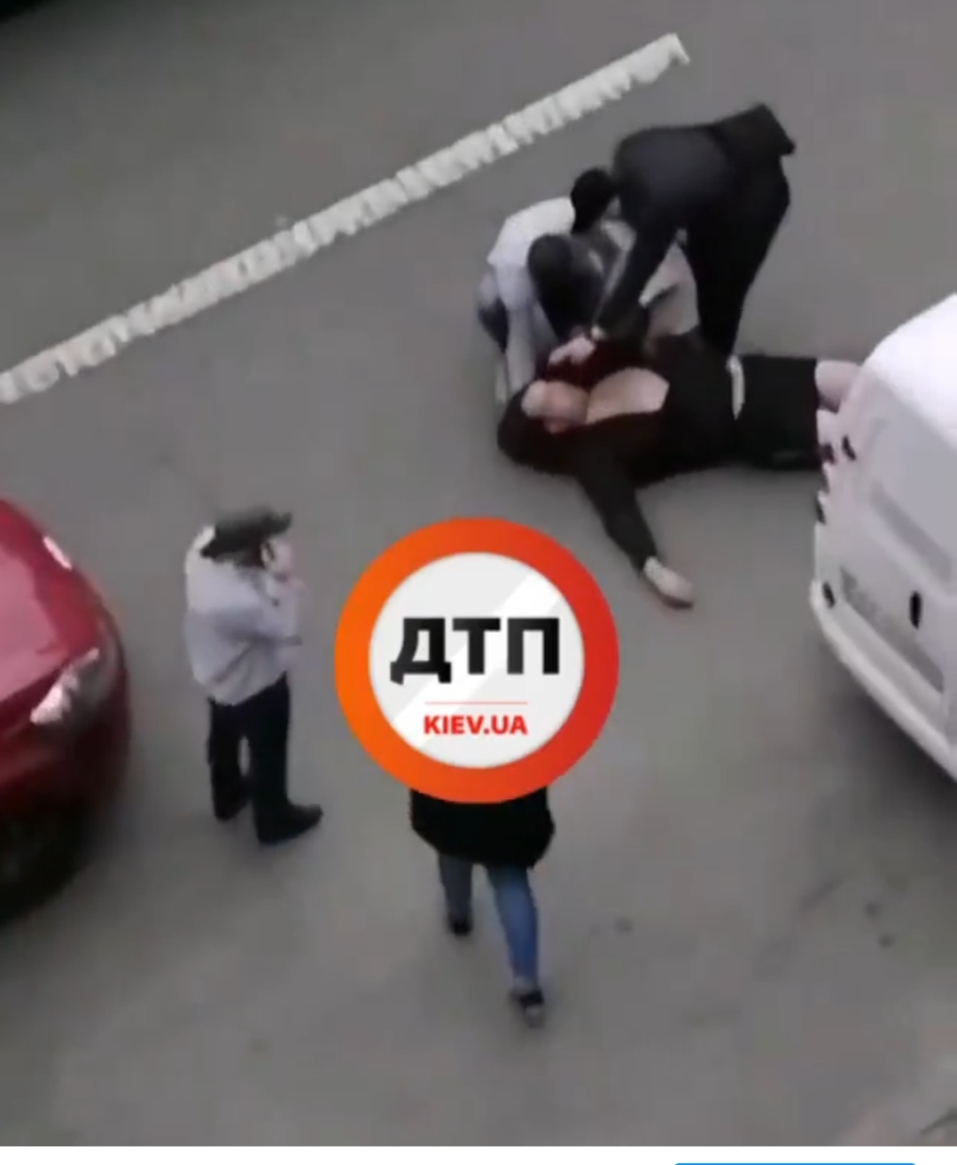 ДТП в Киеве на Печерске - пьяный мужчина на самокате врезался в автомобиль