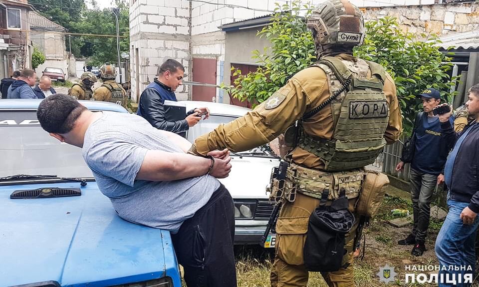 У Миколаєві поліцейські затримали організовану групу наркодилерів і ліквідували канал збуту амфетаміну