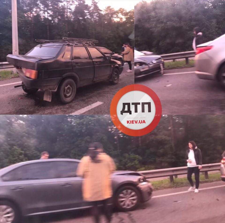 В Киеве на Берс-Литовском шоссе произошло серьезное ДТП - столкнулись три легковых автомобиля