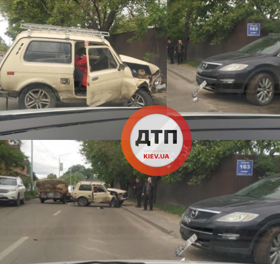 В Киеве на Осокорках произошло серьезное ДТП - автомобиль Нива столкнулся с Mazda