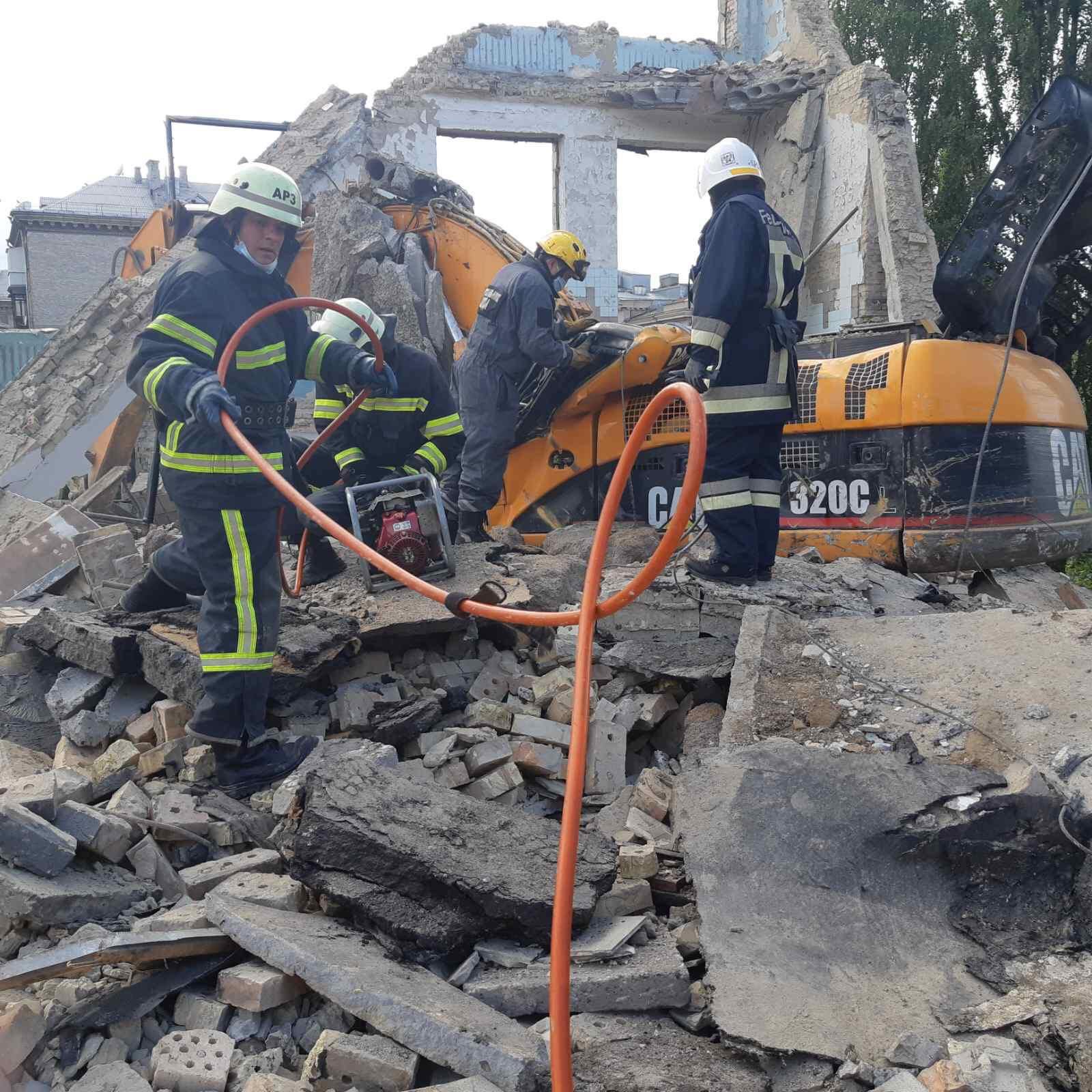 У Києві на будівництві бетонна плита зірвалась і розчавила чоловіка