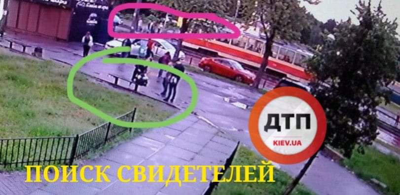 В Киеве на улице Курнатовского трое неизвестных серьезно избили водителя трамвая, за то, что не пустил без масок: поиск свидетелей