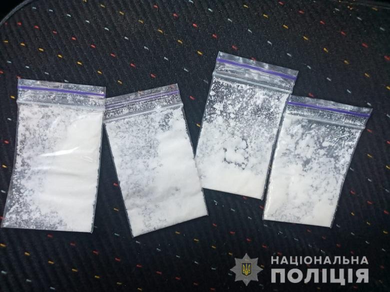 У Києві поліція затримала жінку за підозрою у збуті амфетаміну