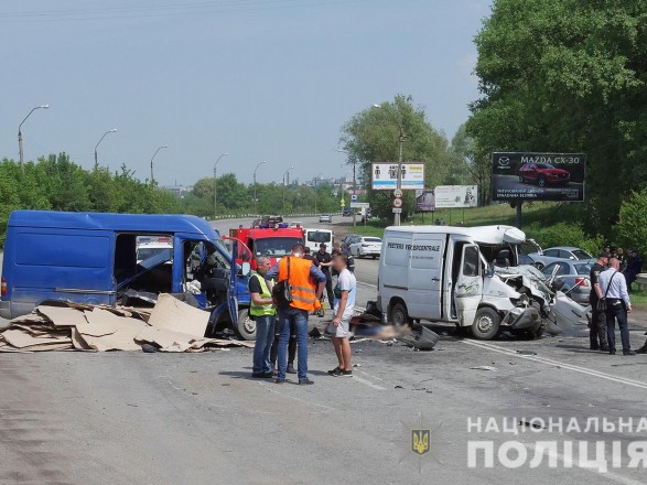 Страшна смертельна ДТП на Хмельниччині - зіткнулись два вантажних автобуси Mercedes Sprinter: троє людей загинуло
