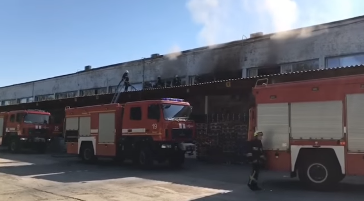 В Днепре серьёзный пожар - горят склады