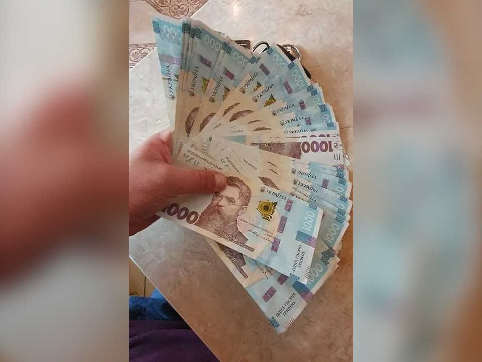 В Закарпатской области банкомат ошибочно выдал мужчине 40 тысяч гривен