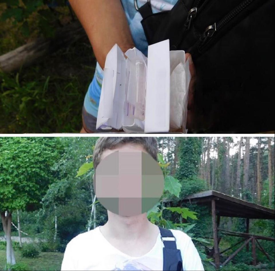 У Києві на вулиці Бобринецькій поліцейські затримали чоловіка з повною сумкою амфетаміну