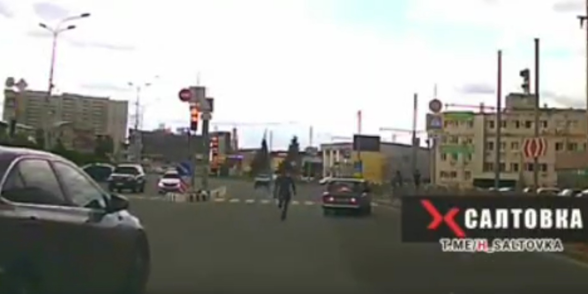 В Харькове мужчина догнал и остановил автомобиль с потерявшим сознание водителем