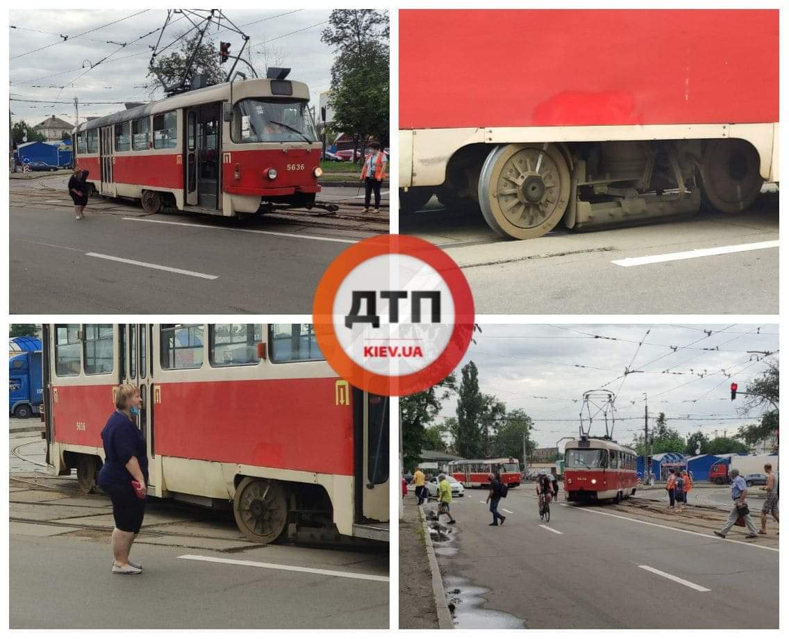 В Киеве на улице Привокзальной произошло ДТП - трамвай сошел с рельс: движение парализовало
