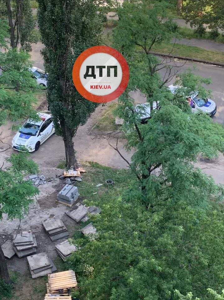 ЧП в Киеве на Русановке: неизвестные открыли стрельбу