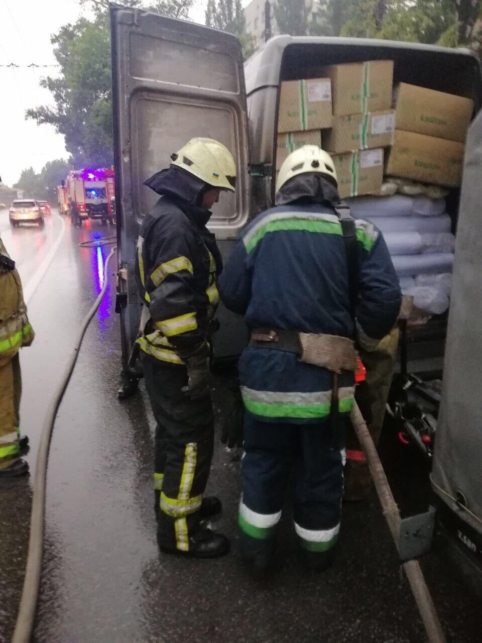 У Києві горять автомобілі: протягом минулої ночі горіли дві автівки