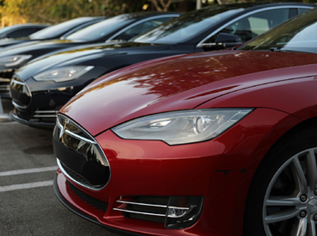 В Германии мужчина случайно купил сразу 27 автомобилей Tesla и запаниковал
