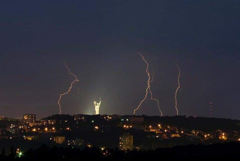 Во вторник в Киеве объявили штормовое предупреждение