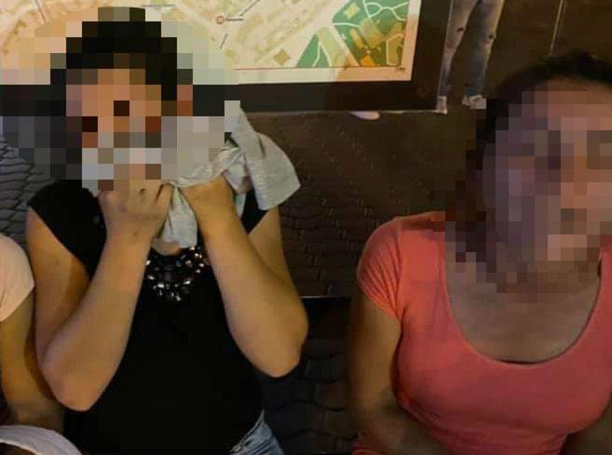 У центрі Києва дві циганки в підземному переході пограбували перехожу