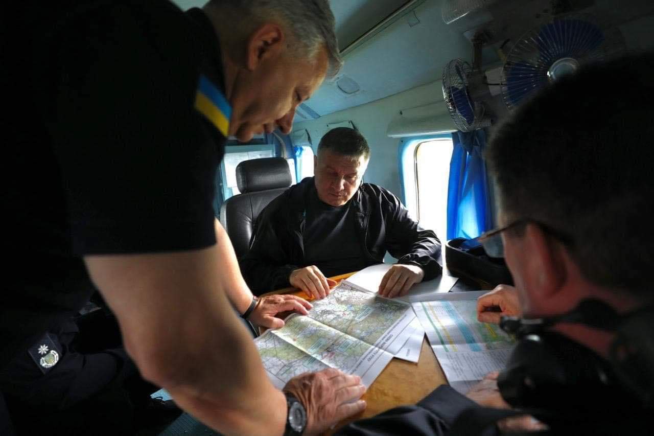 Арсен Аваков та Олексій Данілов екстрено відбули в Луганську область, де сталися масштабні лісові пожежі