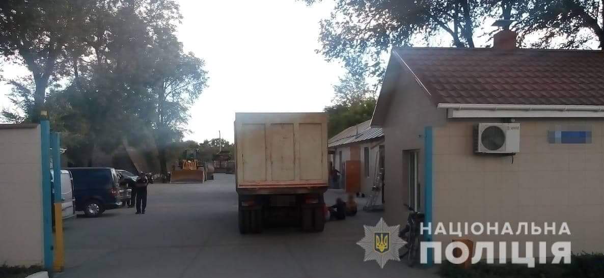 В Одесской области произошло жуткое смертельное ДТП - шестилетняя девочка выбежала под колеса грузовика: погибла мгновенно