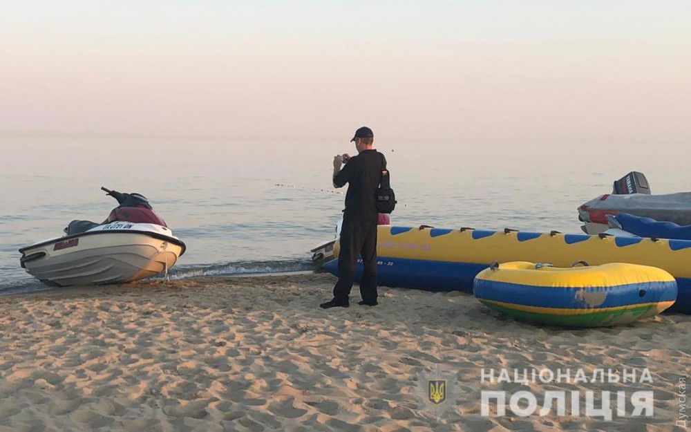 Смертельное ДТП на воде: в Затоке скутер насмерть сбил туриста на надувном матрасе