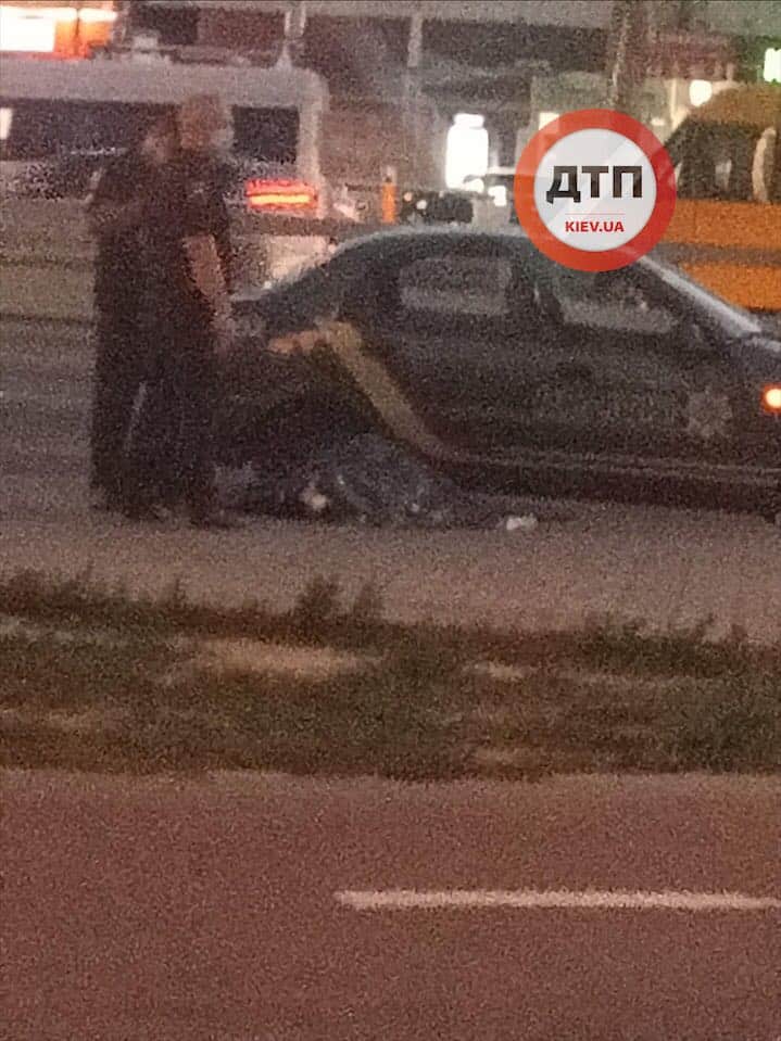 В Киеве на Академгородке на тротуаре умер человек