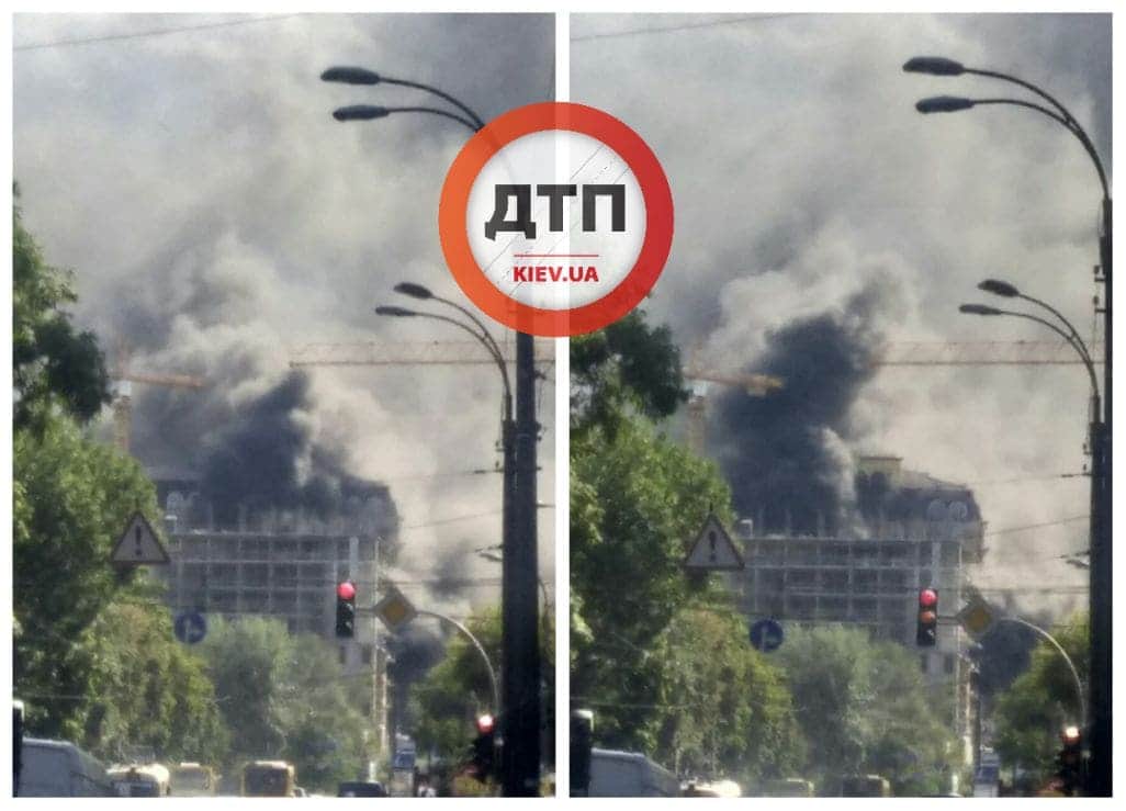 В Киеве на Подоле произошел серьезный пожар: горит недостроенное здание