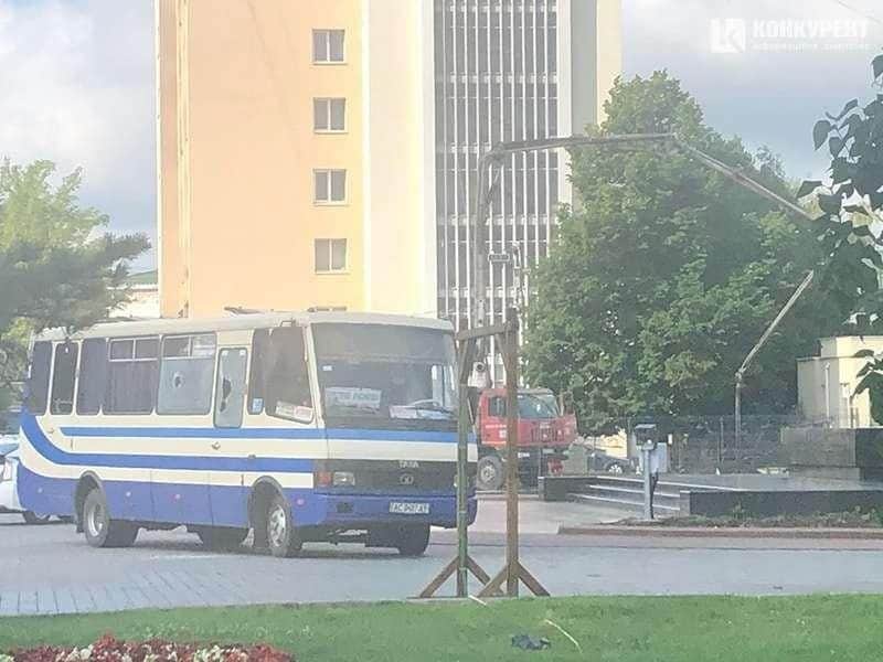 В Луцке вооруженный мужчина захватил автобус с пассажирами