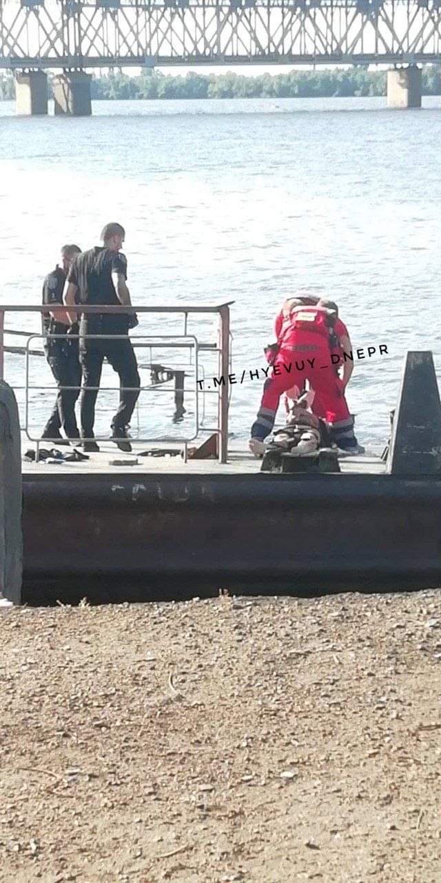 Днепрянин, который чуть не утонул в речпорту, умер в реанимации