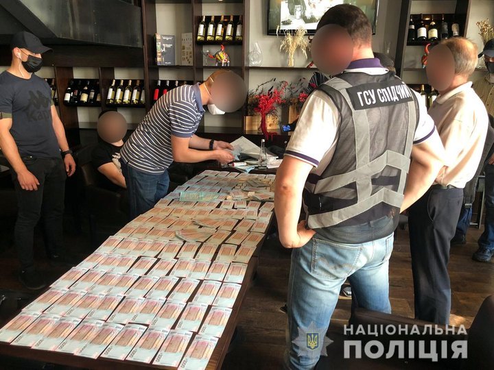 "Мышь" нашлась: на взятке в 1 миллион задержали организатора хищения зерна из Госрезерва