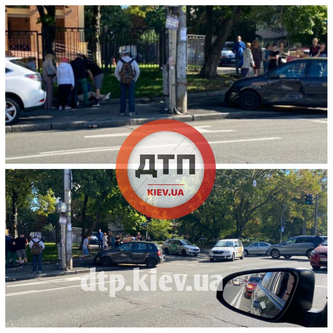В Киеве на проспекте Лобановского произошло серьезное ДТП с пострадавшими -  после столкновения двух автомобилей один из них сбил женщину на тротуаре