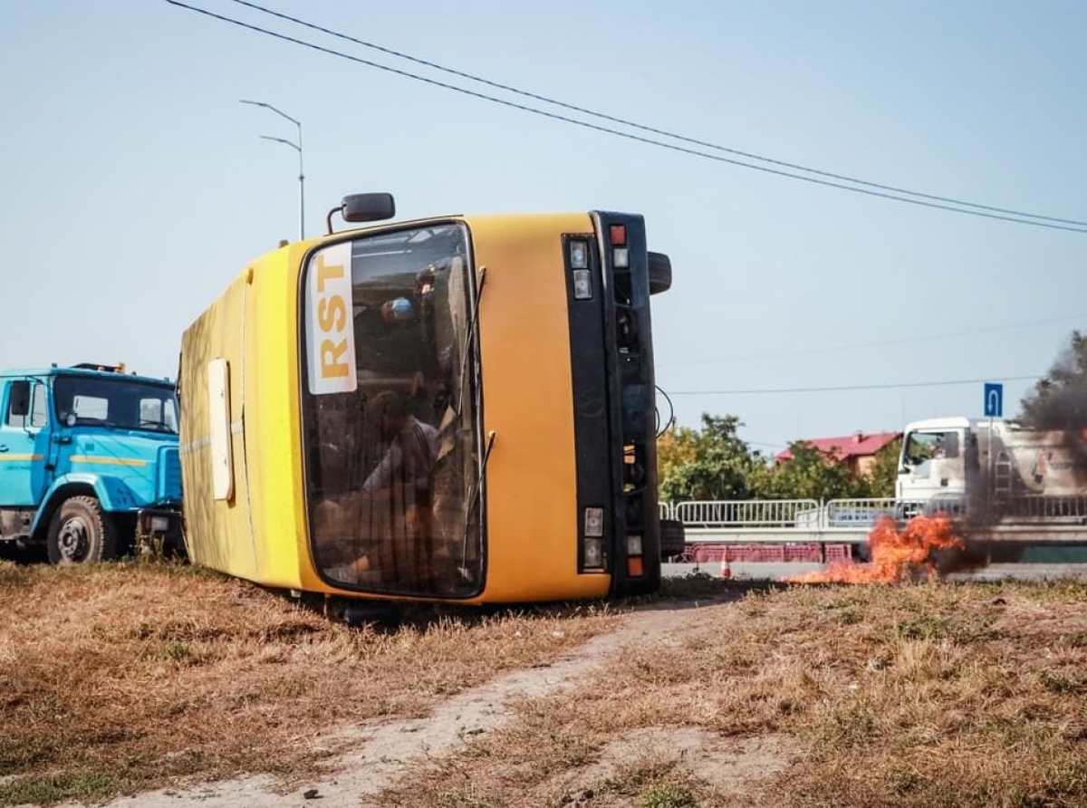 Столичні рятувальники взяли участь у спільних навчаннях щодо ліквідації наслідків ДТП
