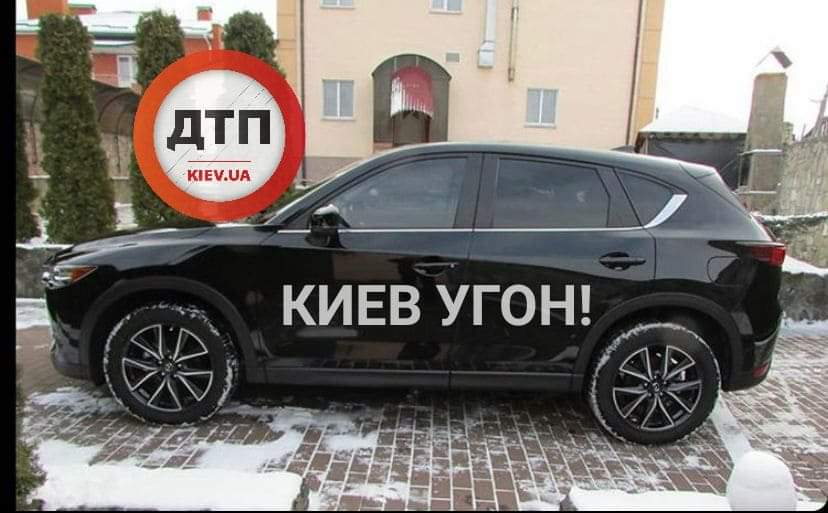 В Киеве на улице Бориса Гримы угнали автомобиль Mazda CX5